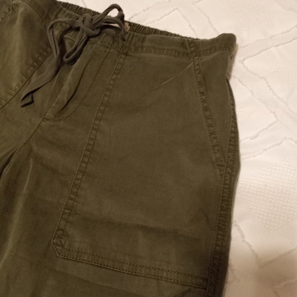 4/$20 Lou and Grey For Loft Army Green Cargo Pants - Picture 4 of 9